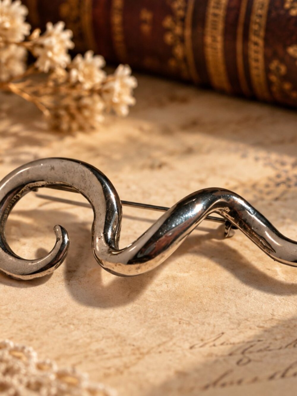 Vintage Silver Tone Abstract Swirl Wave Brooch Pin